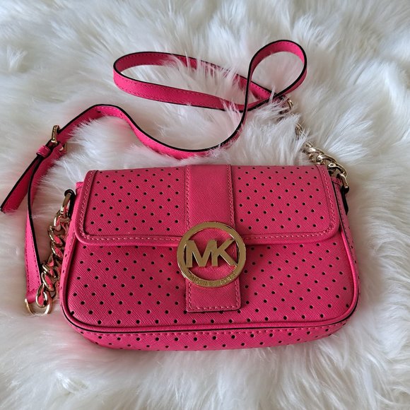 Michael Kors Handbags - 🔺FLASH SALE🔺Michael Kors Leather Crossbody Hot Pink